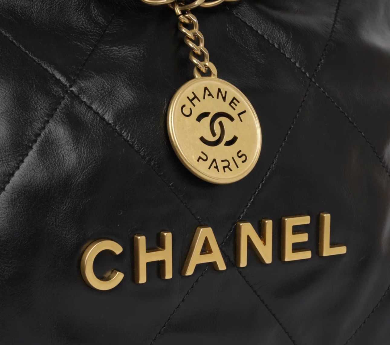 Chanel 22 Tote Bag — Black