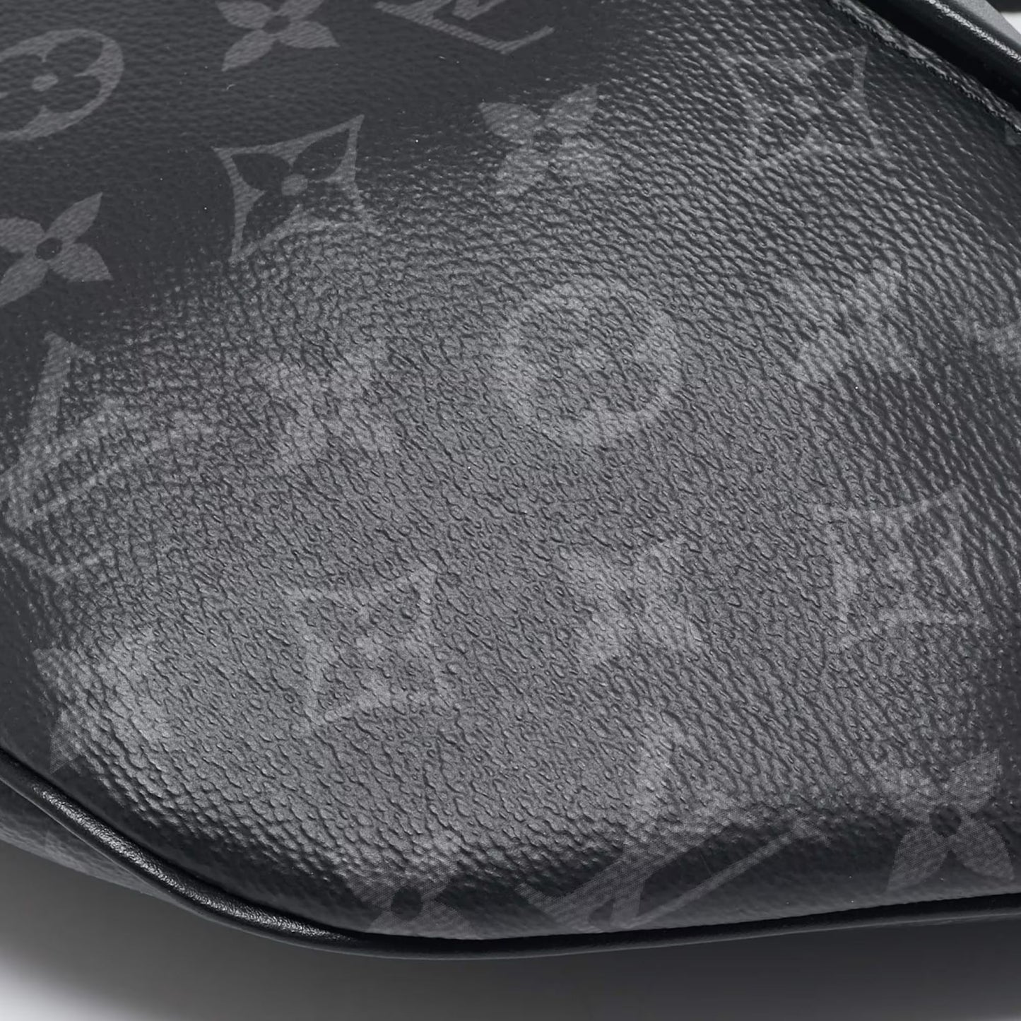 Louis Vuitton Discovery Messenger — Black